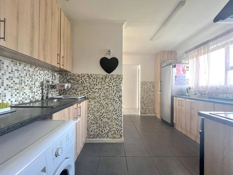 House For Sale In Port Elizabeth - Photo 10