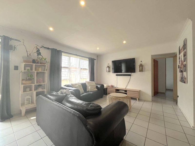 House For Sale In Port Elizabeth - Photo 6