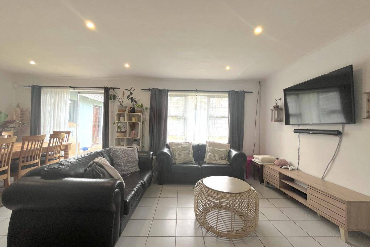 House For Sale In Port Elizabeth - Photo 4