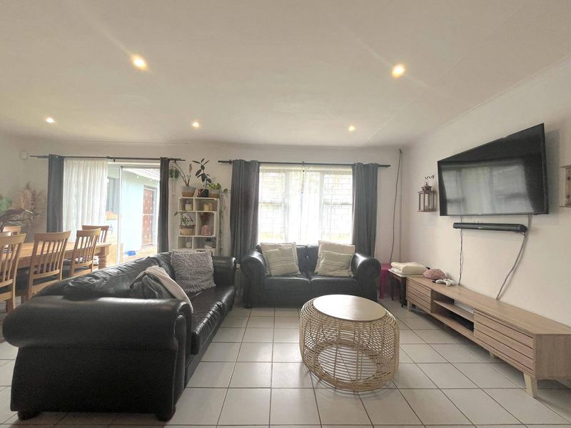 House For Sale In Port Elizabeth - Photo 4