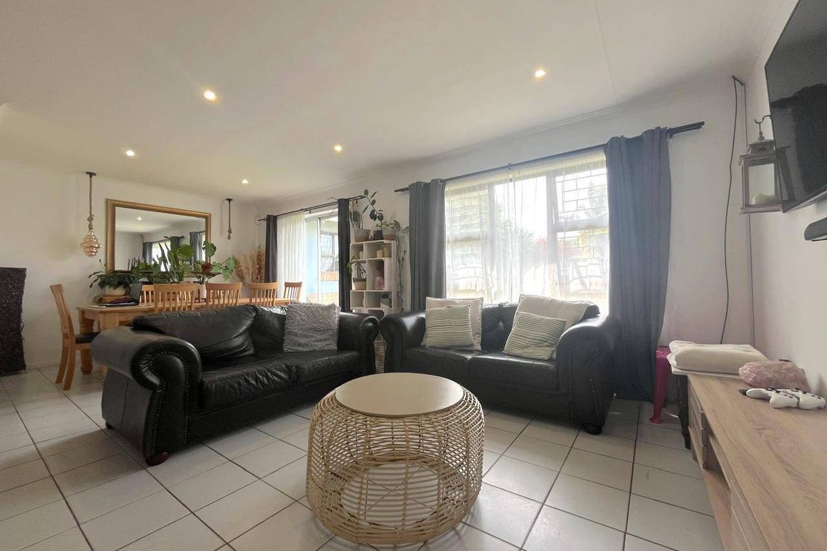 House For Sale In Port Elizabeth - Photo 5