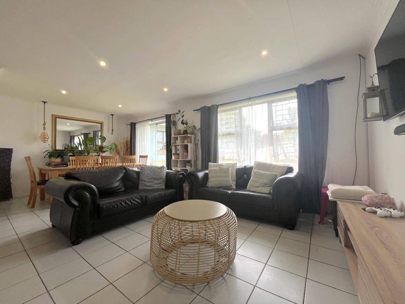 House For Sale In Port Elizabeth - Photo 5