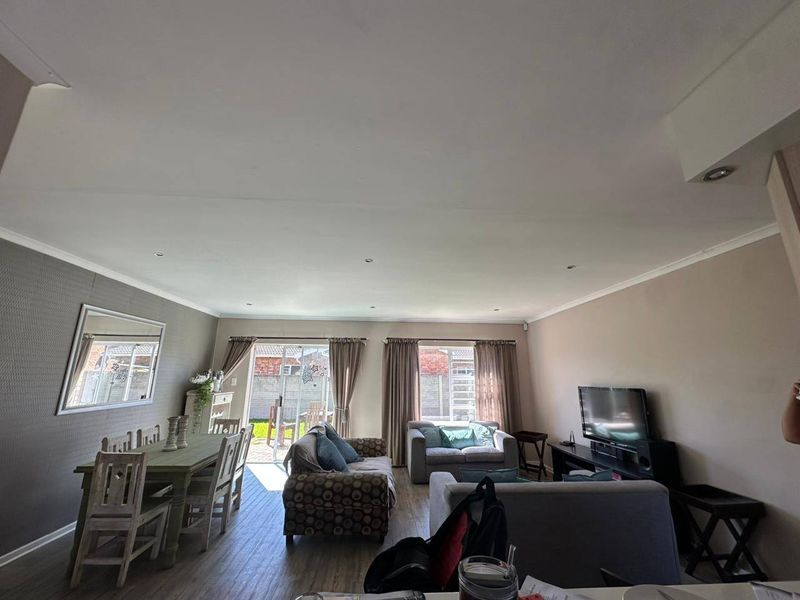 Townhouse Rental Monthly In Port Elizabeth - Photo 4