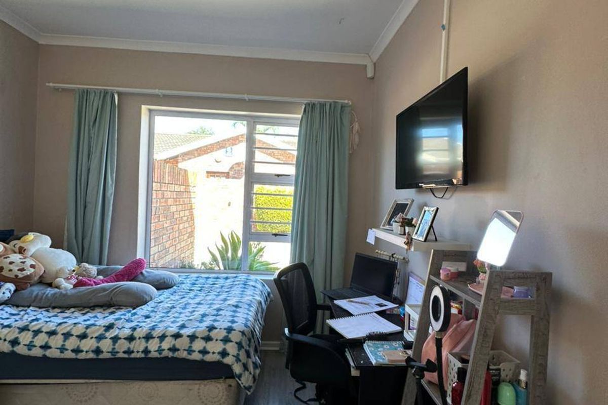 Townhouse Rental Monthly In Port Elizabeth - Photo 5