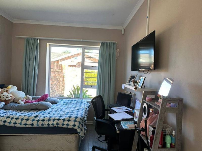 Townhouse Rental Monthly In Port Elizabeth - Photo 5