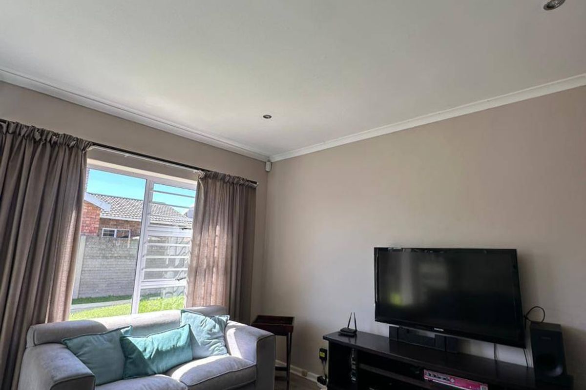 Townhouse Rental Monthly In Port Elizabeth - Photo 3