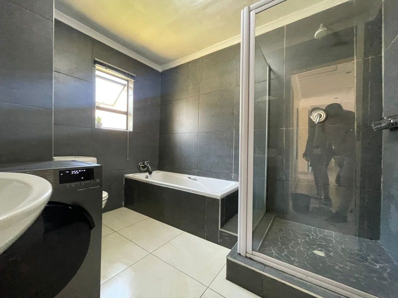Townhouse For Sale In East London - Photo 10
