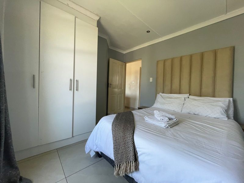 Townhouse For Sale In East London - Photo 8