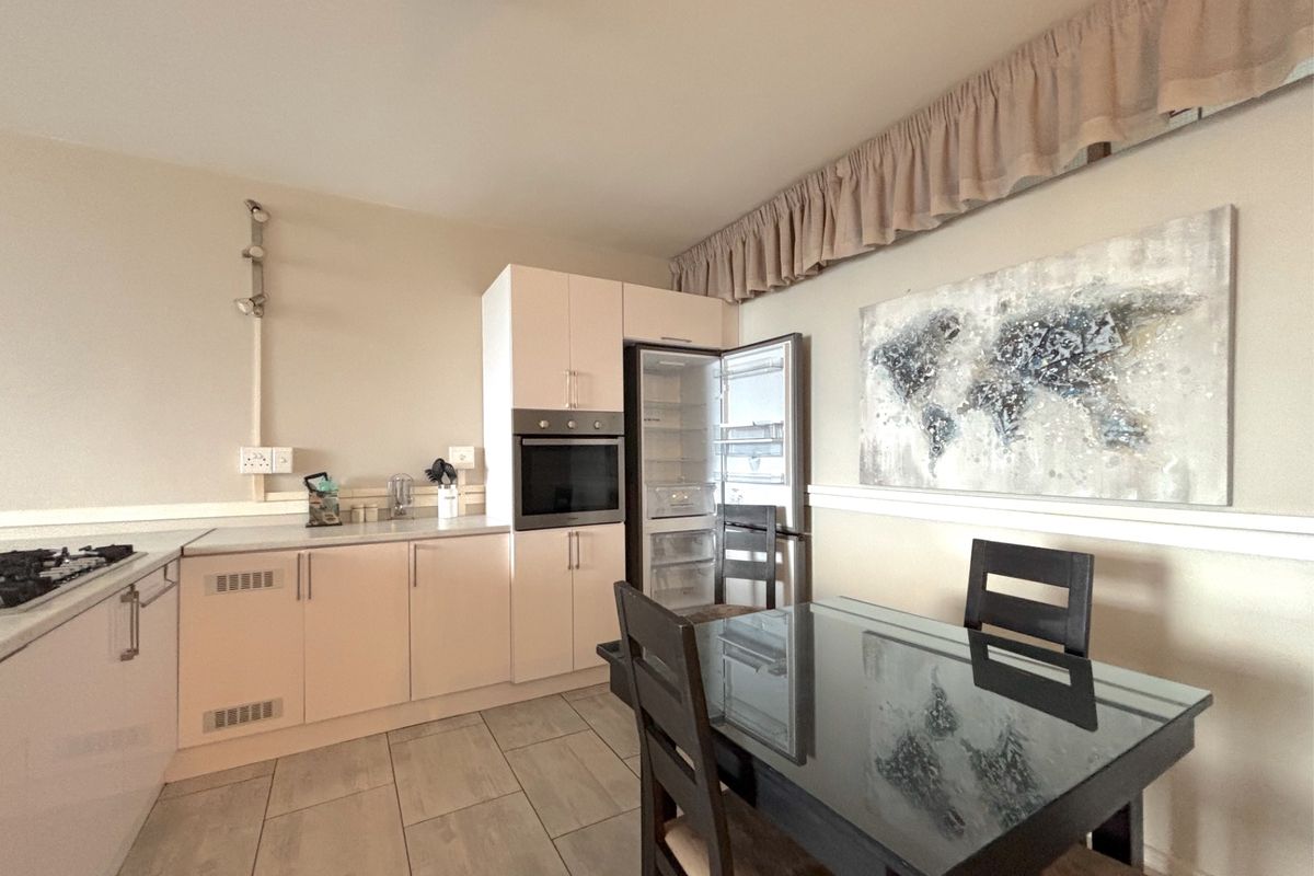 Apartment For Sale In Port Elizabeth - Photo 5