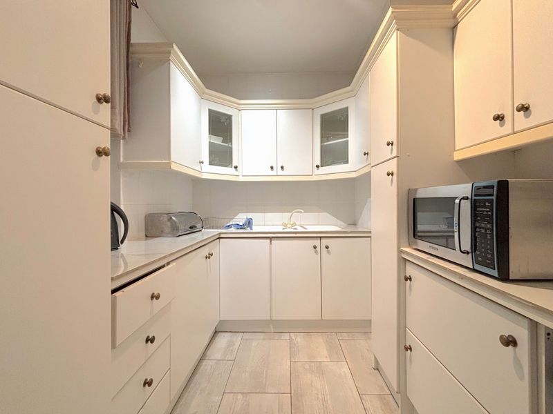 Apartment For Sale In Port Elizabeth - Photo 3