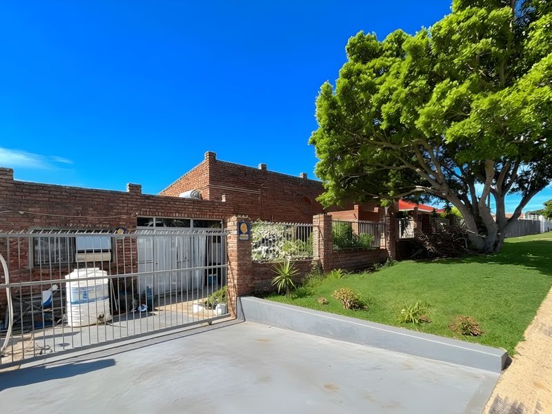 House For Sale In Port Elizabeth - Photo 2