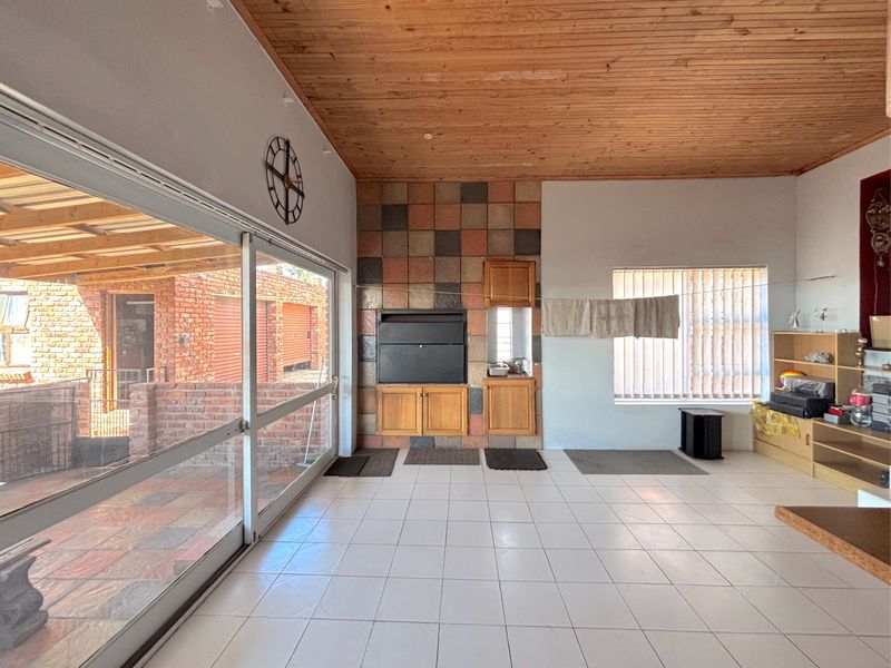 House For Sale In Port Elizabeth - Photo 10