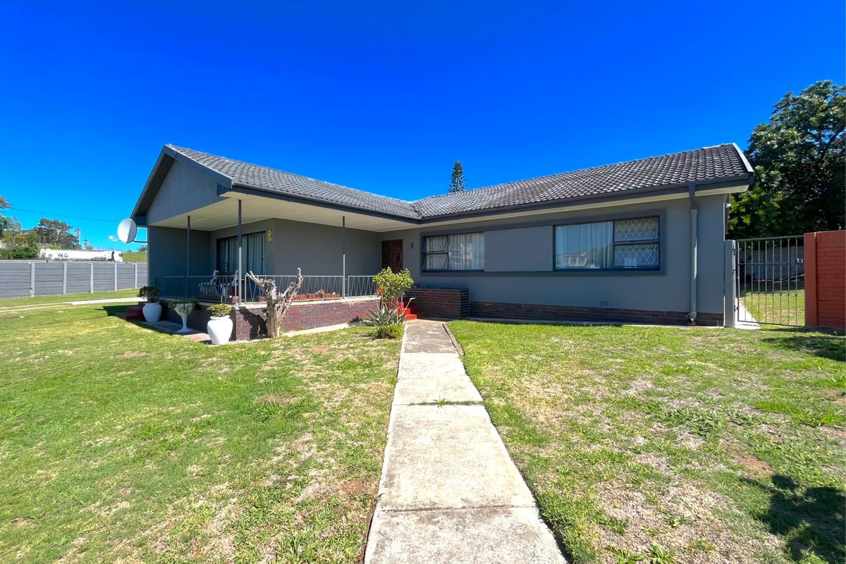 House For Sale In Port Elizabeth - Photo 2