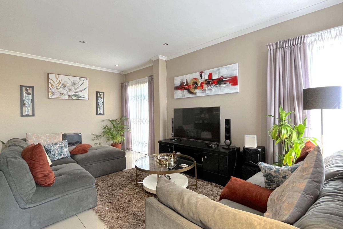 House For Sale In Port Elizabeth - Photo 4