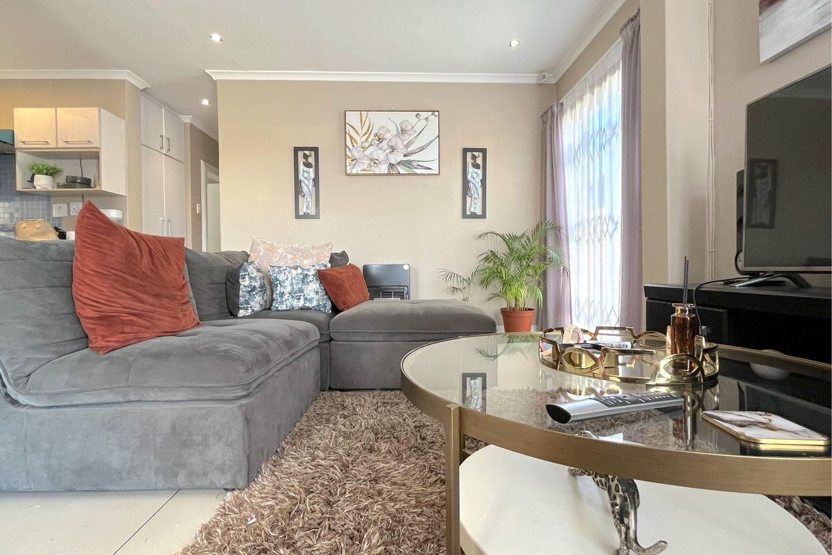 House For Sale In Port Elizabeth - Photo 3