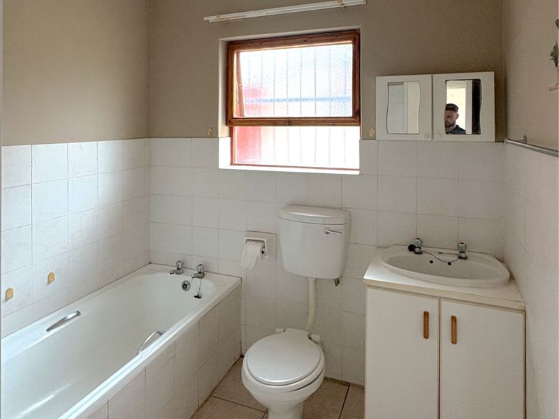 House For Sale In Uitenhage - Photo 8