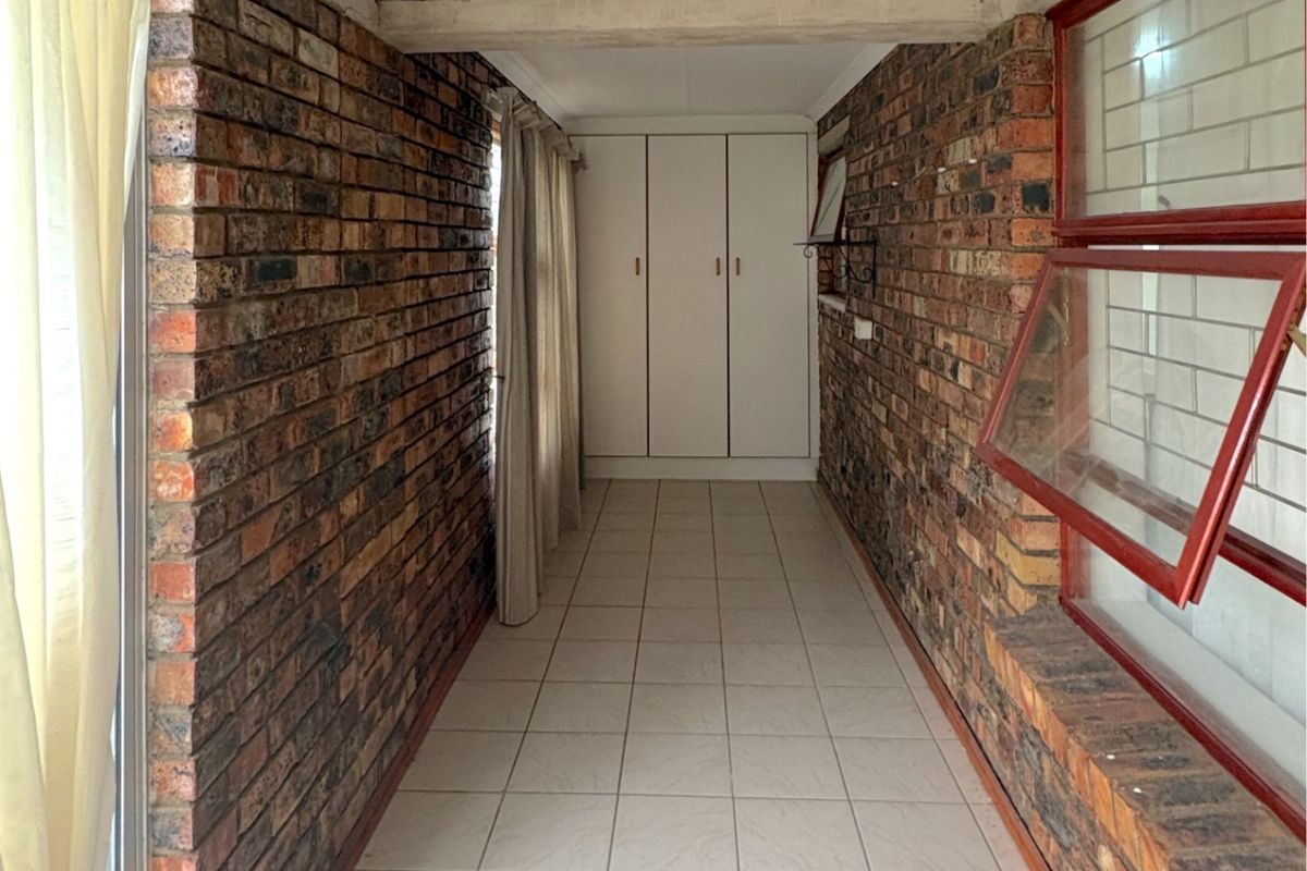 House For Sale In Uitenhage - Photo 2