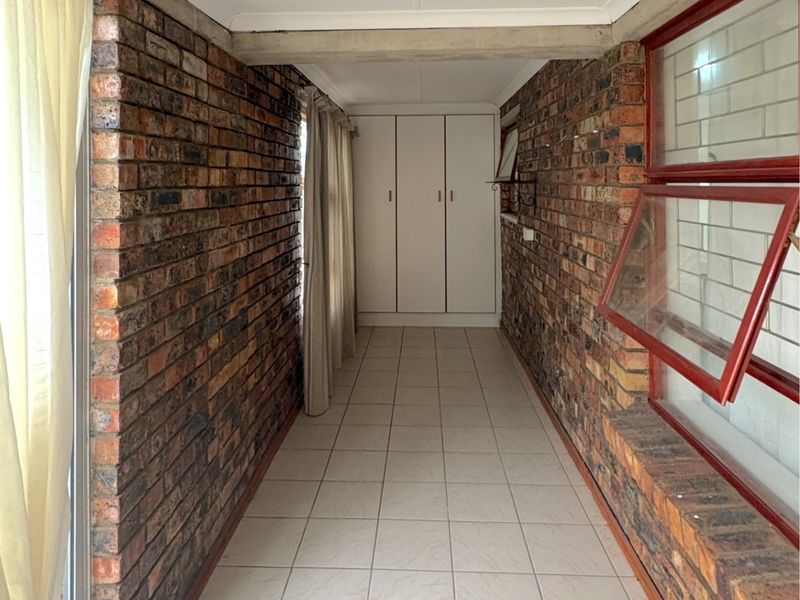 House For Sale In Uitenhage - Photo 2