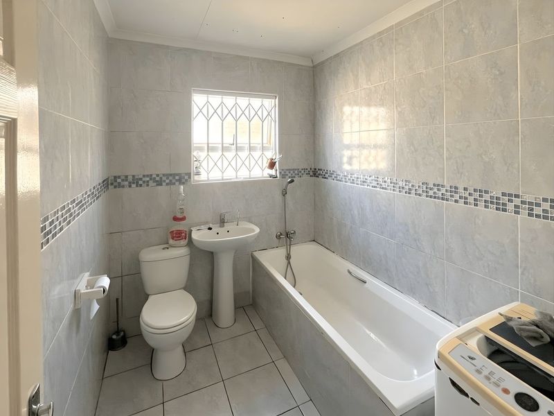 House For Sale In Port Elizabeth - Photo 10