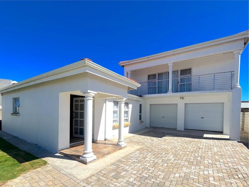 House For Sale In Port Elizabeth - Photo 2