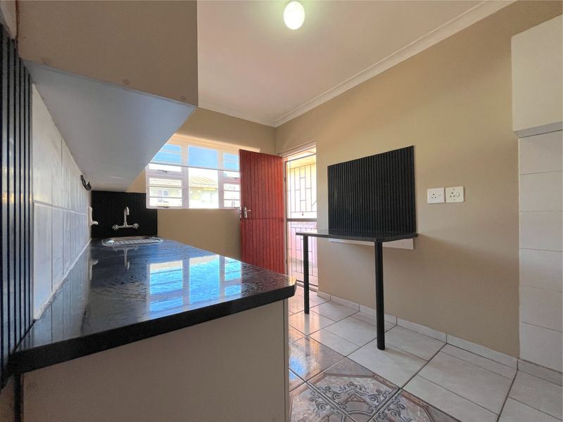 Apartment For Sale In Port Elizabeth - Photo 7