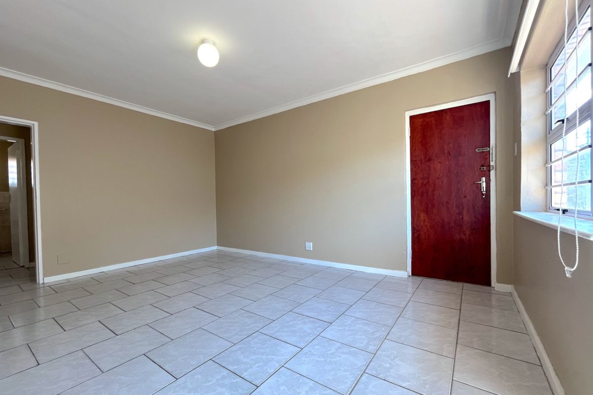 Apartment For Sale In Port Elizabeth - Photo 2