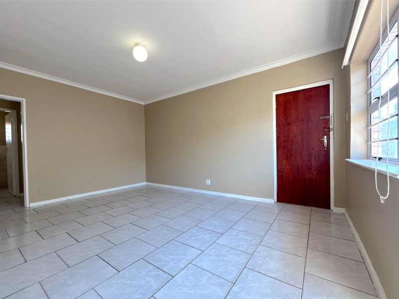 Apartment For Sale In Port Elizabeth - Photo 2