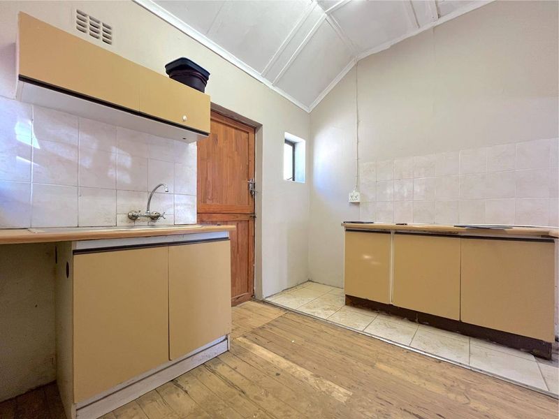 House Pending Sale In Port Elizabeth - Photo 8