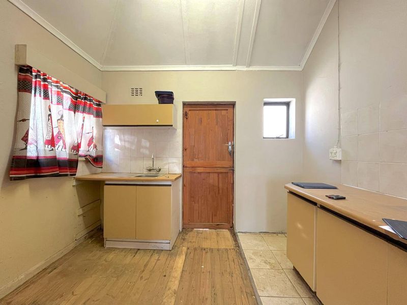 House Pending Sale In Port Elizabeth - Photo 7