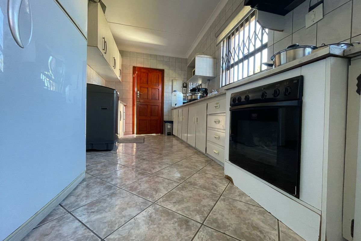 House For Sale In East London - Photo 4