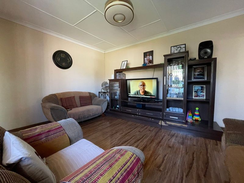 House For Sale In East London - Photo 7