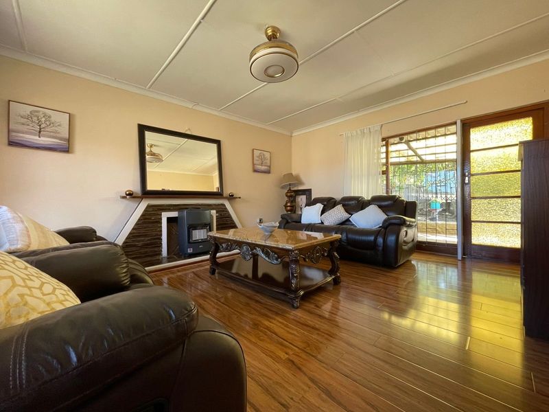 House For Sale In East London - Photo 6