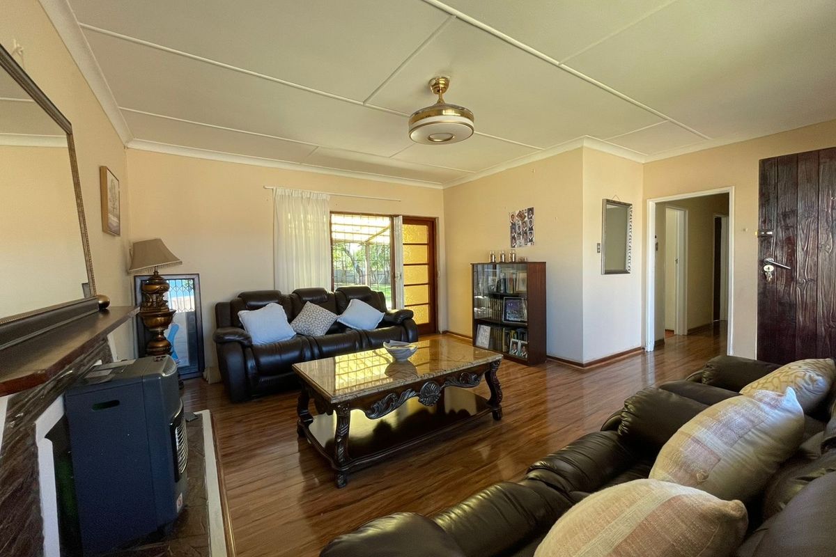 House For Sale In East London - Photo 5