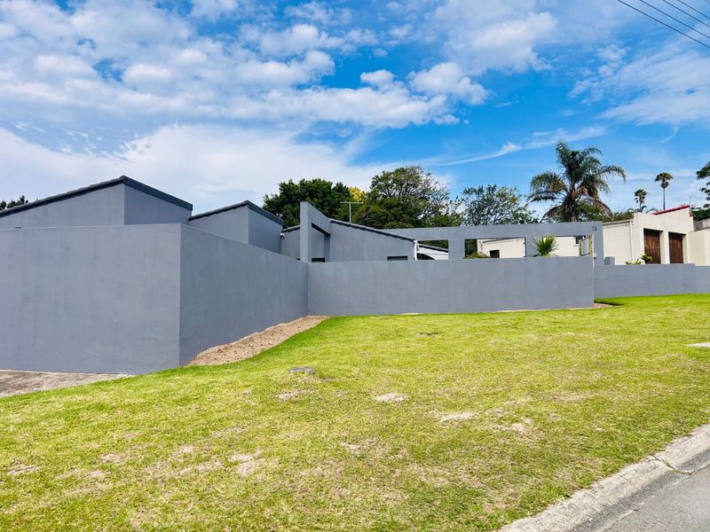 House For Sale In East London - Photo 2