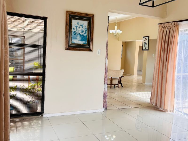 House For Sale In East London - Photo 5