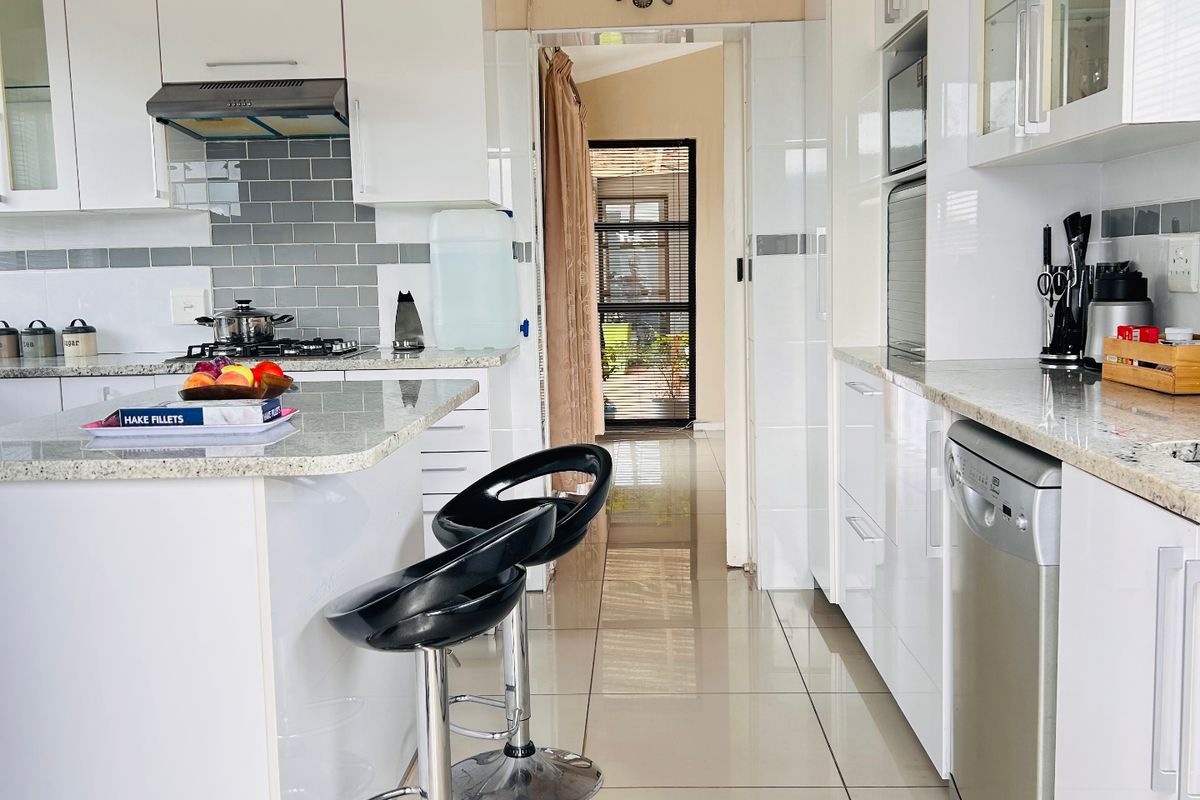 House For Sale In East London - Photo 4