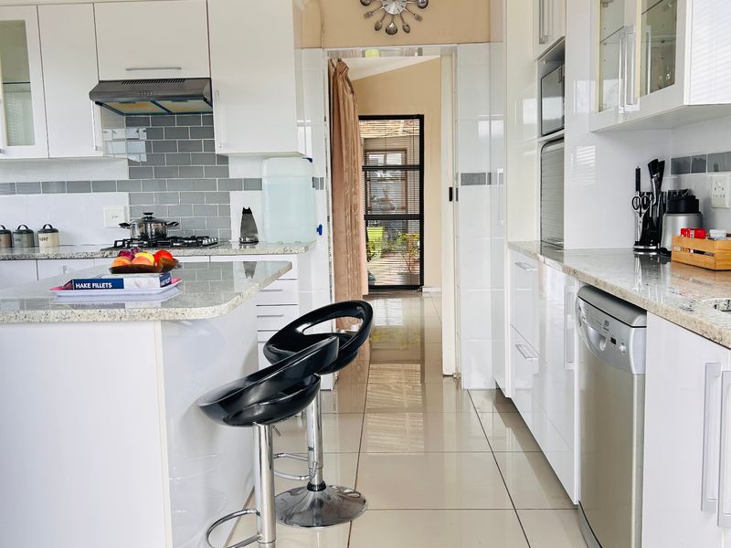 House For Sale In East London - Photo 4