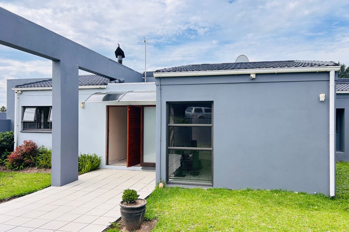 House For Sale In East London - Photo 3