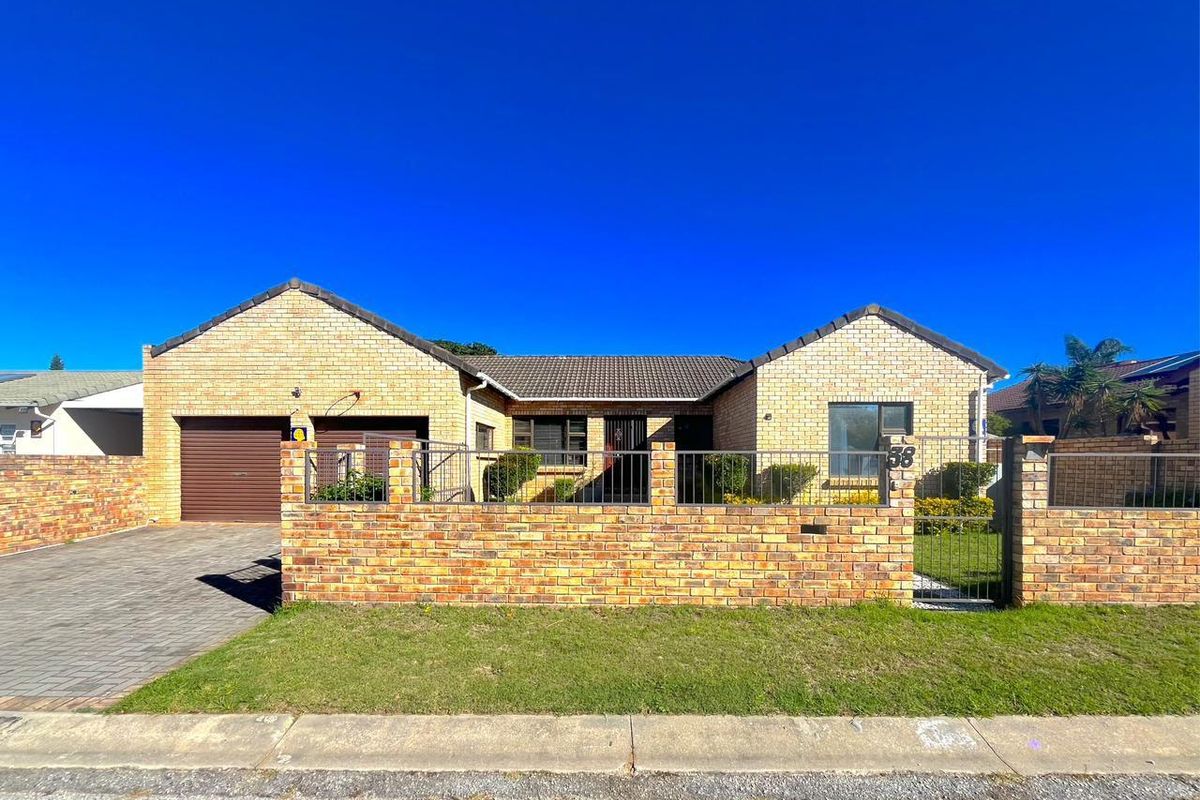 House For Sale In Port Elizabeth - Photo 2