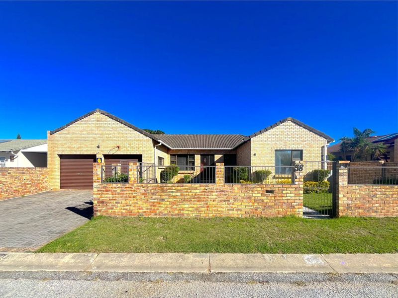 House For Sale In Port Elizabeth - Photo 2