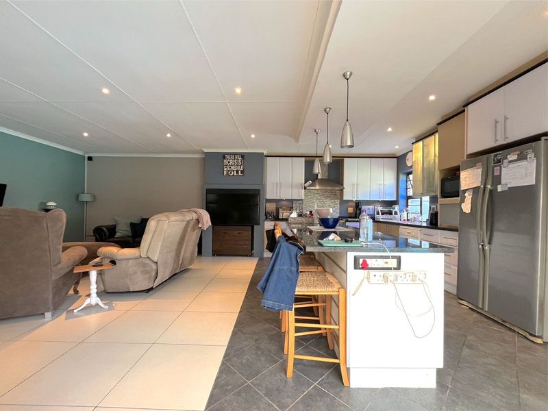 House For Sale In Port Elizabeth - Photo 6