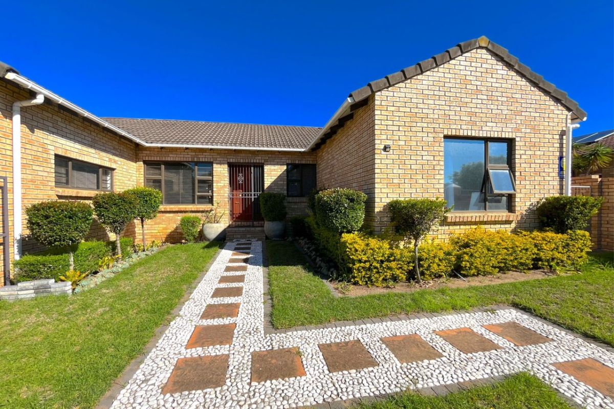 House For Sale In Port Elizabeth - Photo 4