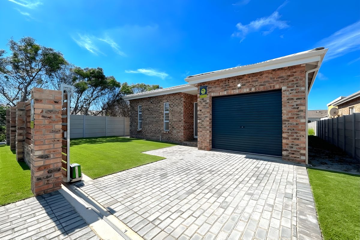 House For Sale In Port Elizabeth - Photo 3