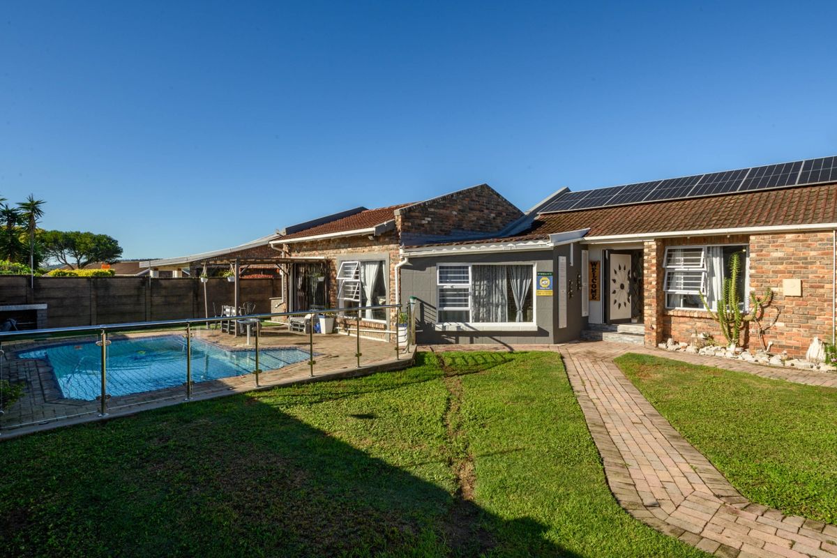 House For Sale In Port Elizabeth - Photo 2