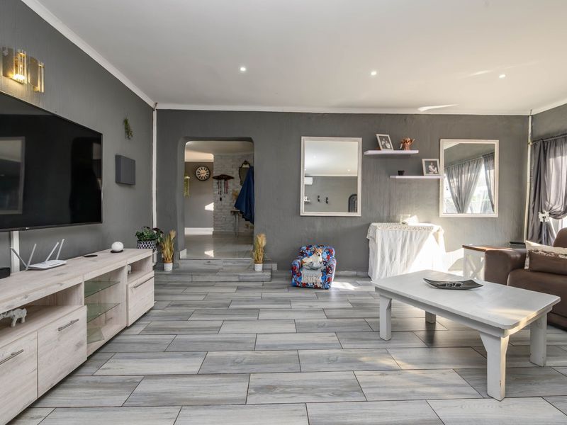 House For Sale In Port Elizabeth - Photo 5