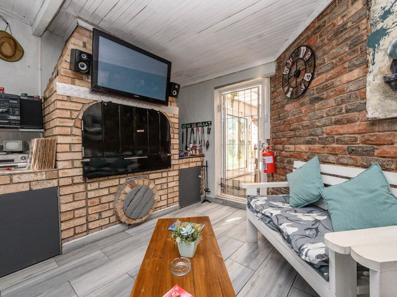 House For Sale In Port Elizabeth - Photo 9