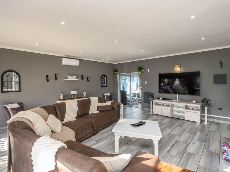 House For Sale In Port Elizabeth - Photo 6