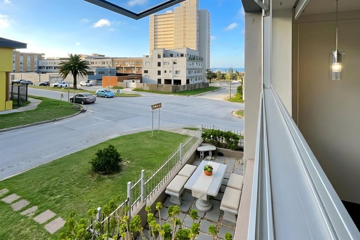 Apartment For Sale In Port Elizabeth - Photo 2