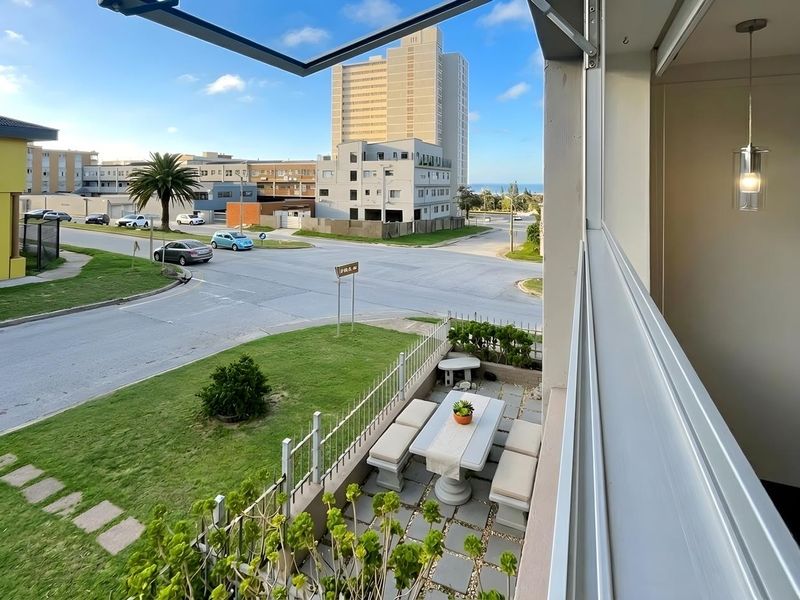 Apartment For Sale In Port Elizabeth - Photo 2