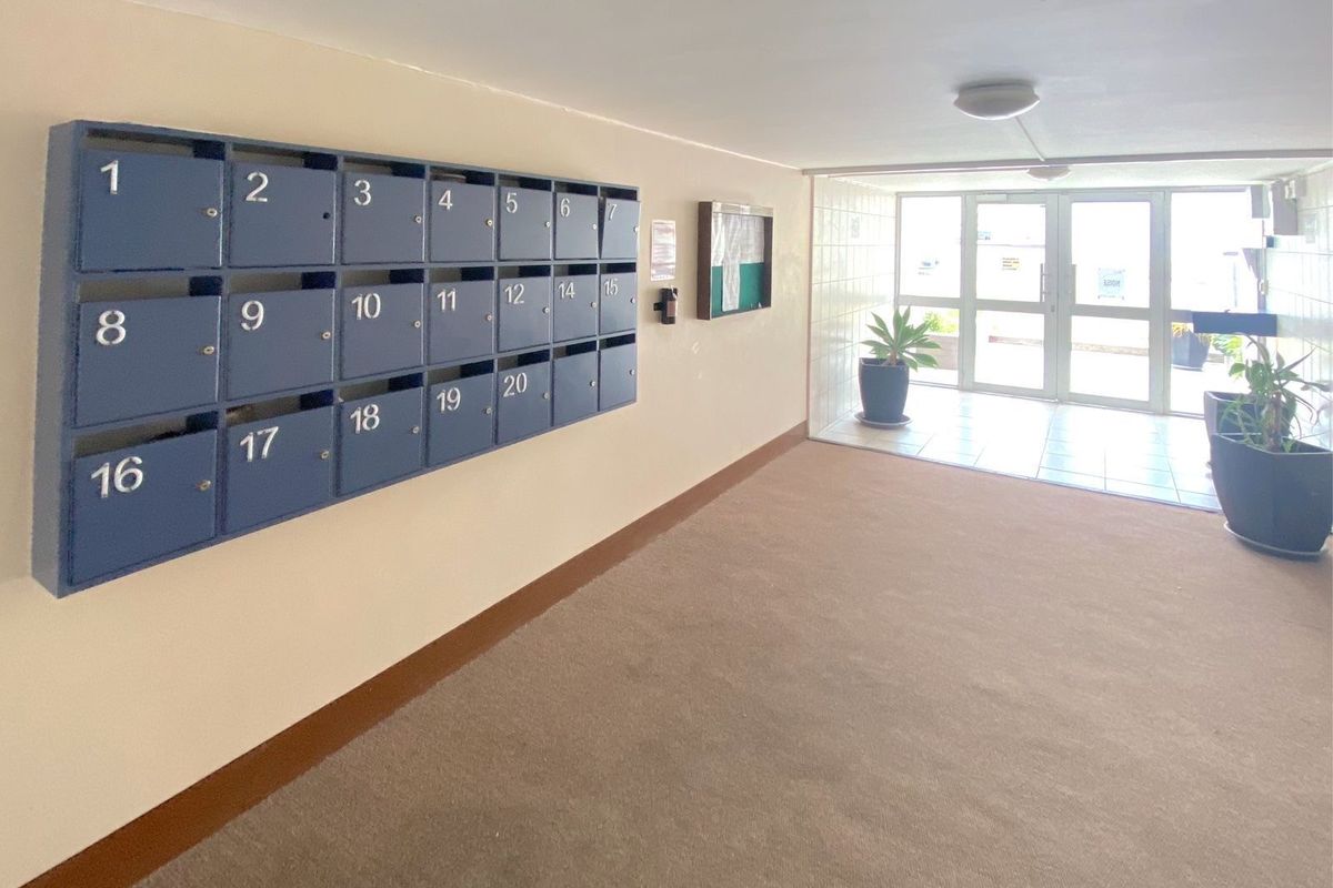 Apartment For Sale In Port Elizabeth - Photo 3